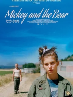 Микки и медведь